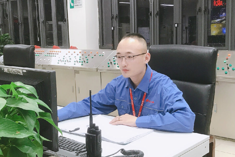 倪志伟工作场景照(横).jpg